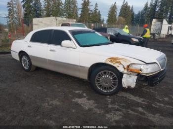  Salvage Lincoln Towncar