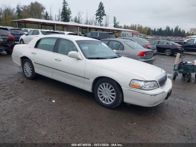  Salvage Lincoln Towncar