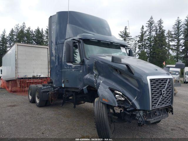  Salvage Volvo Vnl
