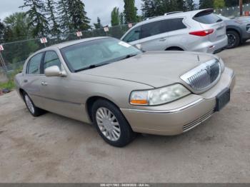  Salvage Lincoln Towncar