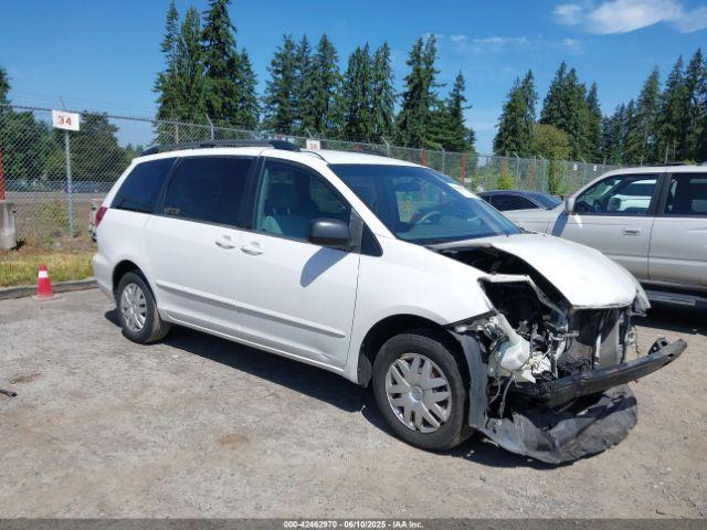  Salvage Toyota Sienna