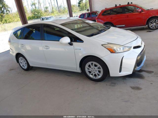  Salvage Toyota Prius v