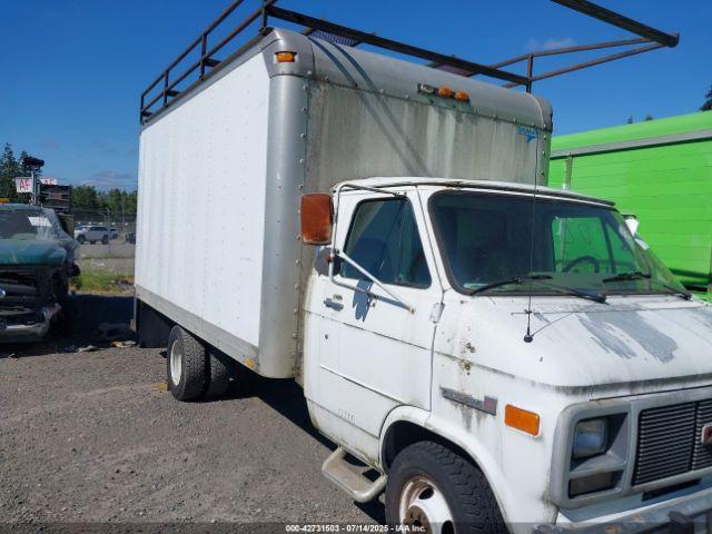  Salvage General Motors Cutaway Van