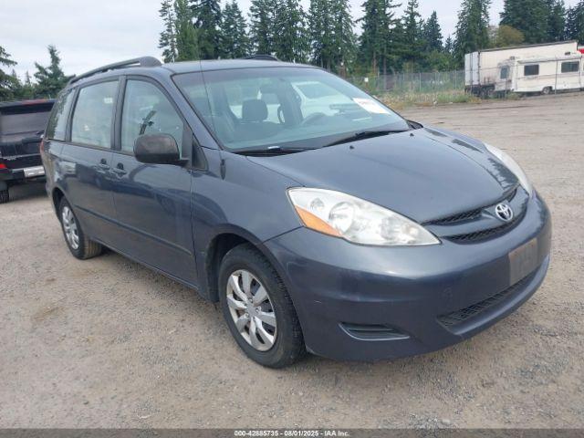  Salvage Toyota Sienna