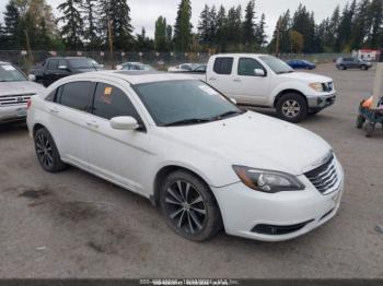  Salvage Chrysler 200