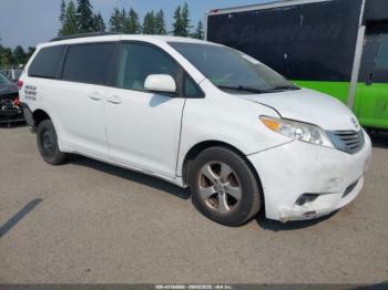  Salvage Toyota Sienna