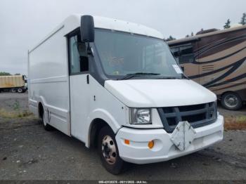  Salvage Isuzu Commercial Van