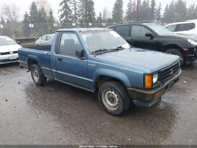  Salvage Mitsubishi Mighty Max   S