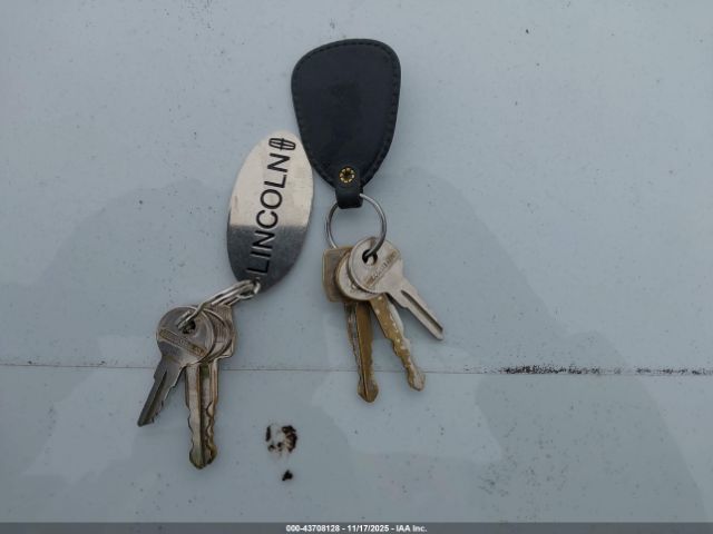 Lincoln Continental Image 11