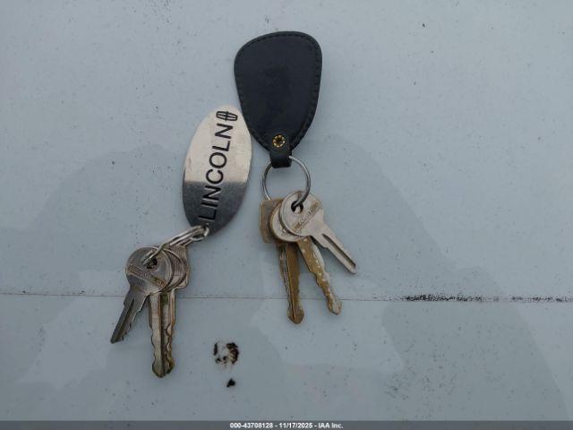 Lincoln Continental Image 11