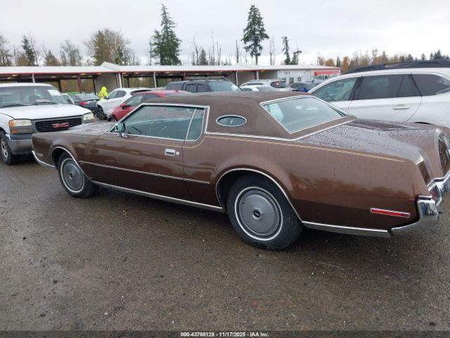 Lincoln Continental Image 12