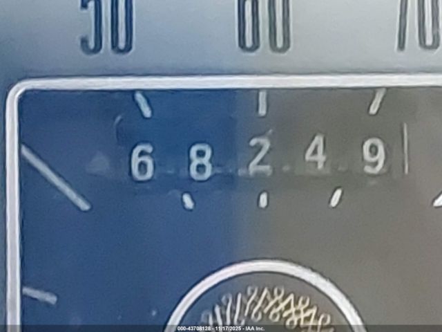 Lincoln Continental Image 13