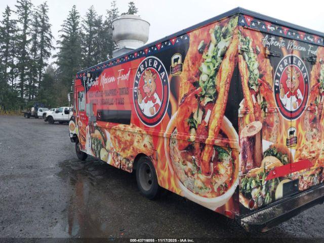 Chevrolet P30 Image 19