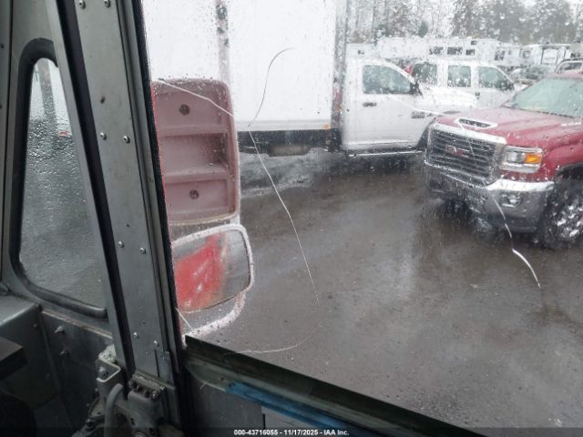 Chevrolet P30 Image 11