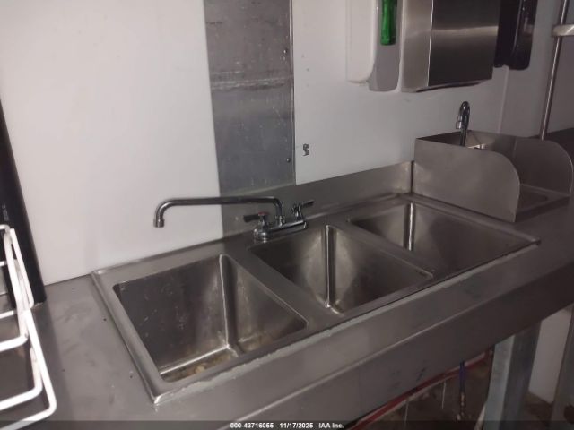 Chevrolet P30 Image 13