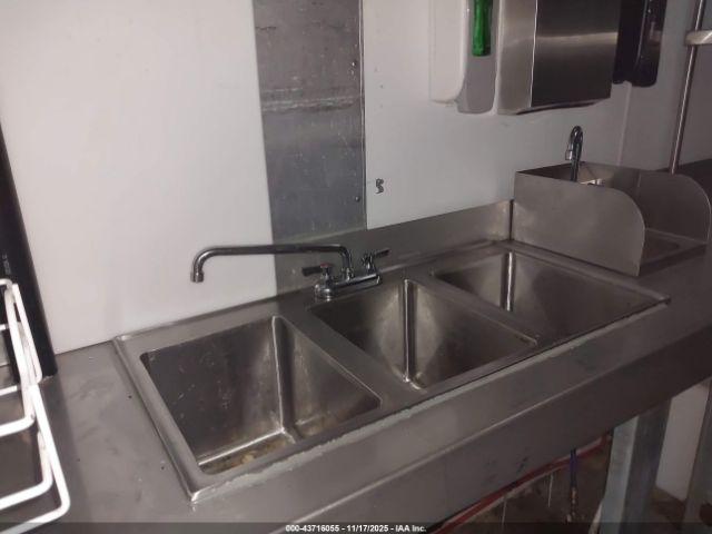 Chevrolet P30 Image 13