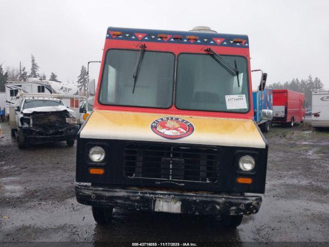 Chevrolet P30 Image 12