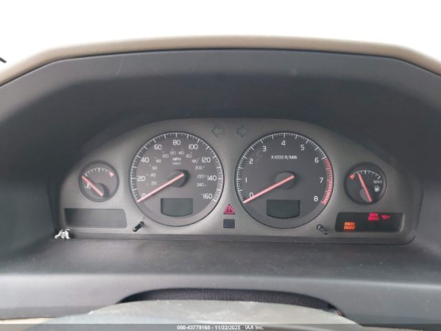 Volvo V70 Xc Image 8