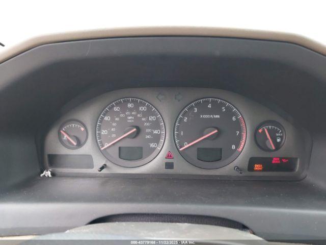 Volvo V70 Xc Image 8