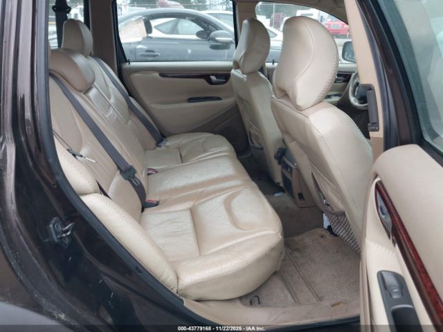 Volvo V70 Xc Image 10