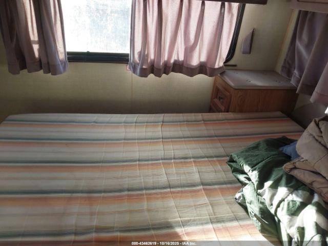 Chevrolet P30 Image 19