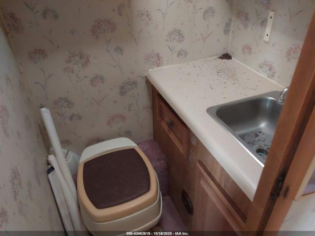 Chevrolet P30 Image 12