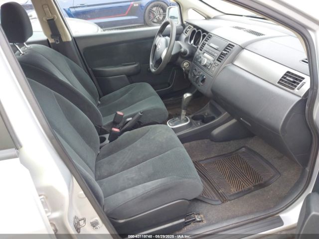 Nissan Versa 1.8s Image 5