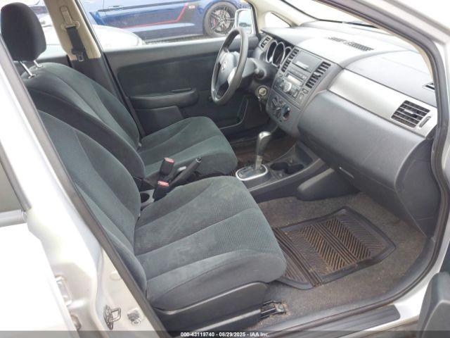 Nissan Versa 1.8s Image 5