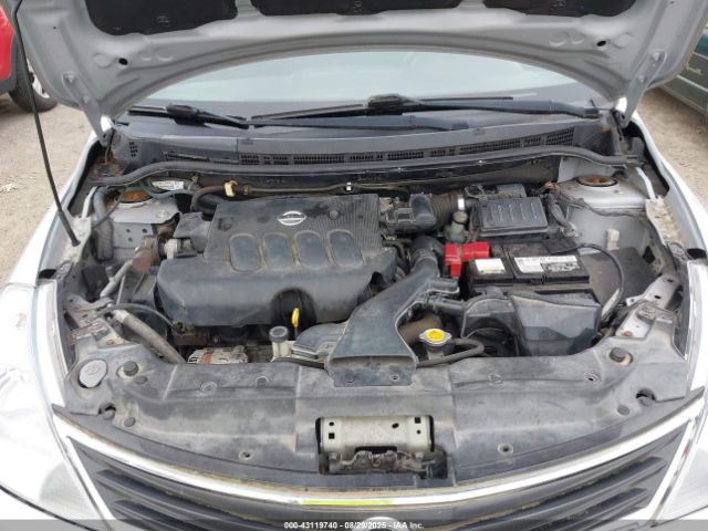 Nissan Versa 1.8s Image 10