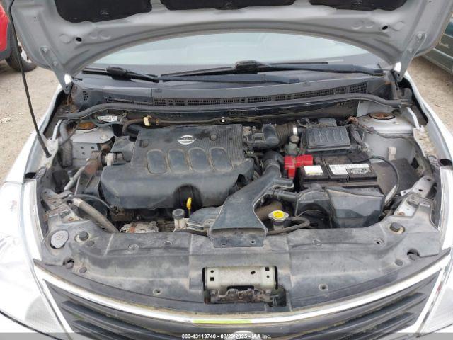Nissan Versa 1.8s Image 10