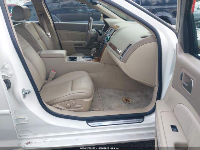 Cadillac STS V6 Image 4