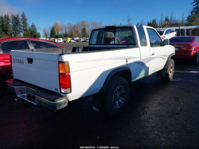 Nissan Truck Image 10