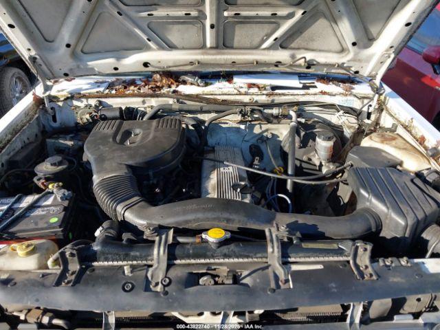 Nissan Truck Image 9