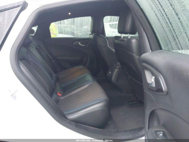 Chrysler 200 S Image 11