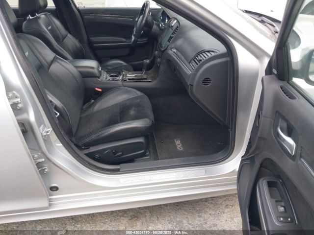 Chrysler 300 Srt8 Image 9