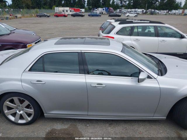 Chrysler 300 Srt8 Image 2