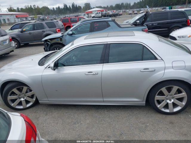 Chrysler 300 Srt8 Image 13