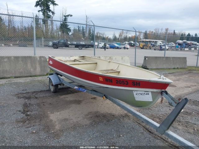 Lund Rowboat & Trailer Image 1