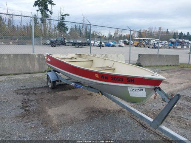  Salvage Lund Rowboat & Trailer
