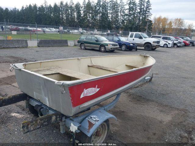 Lund Rowboat & Trailer Image 14