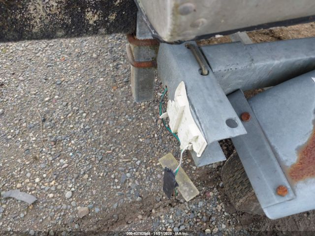 Lund Rowboat & Trailer Image 6