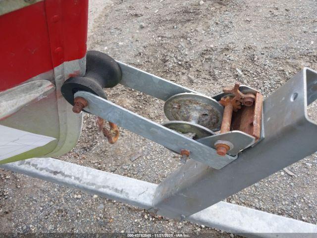 Lund Rowboat & Trailer Image 11