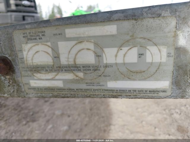 Lund Rowboat & Trailer Image 2