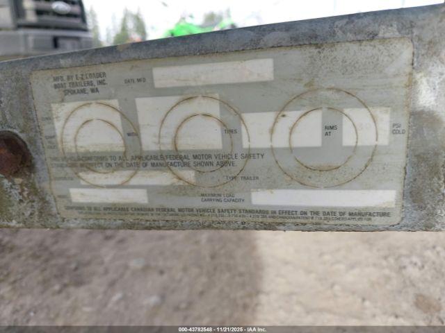 Lund Rowboat & Trailer Image 2