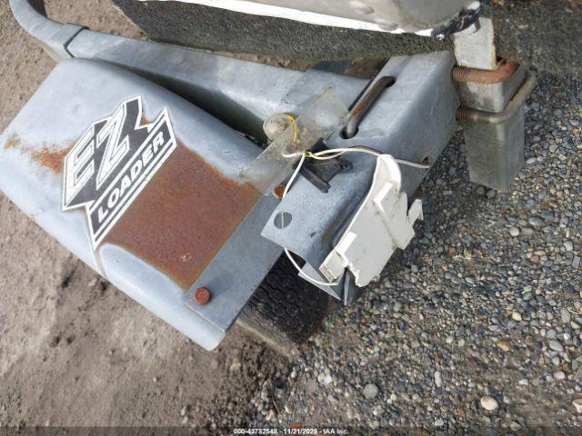 Lund Rowboat & Trailer Image 3