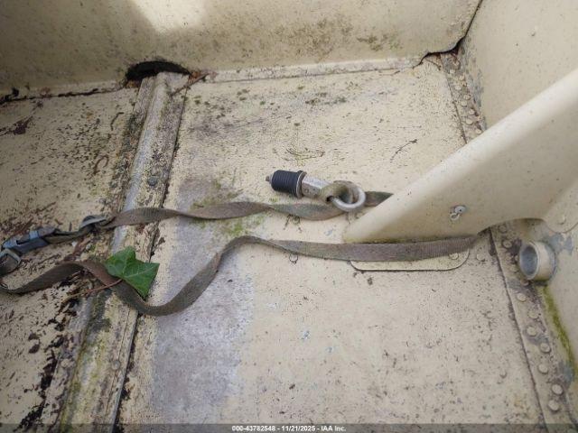 Lund Rowboat & Trailer Image 4