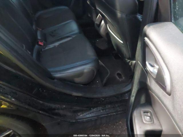 Chrysler 200 S Image 8