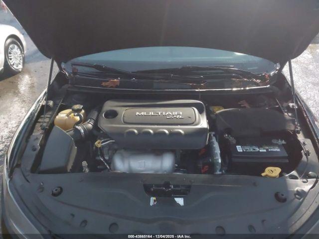 Chrysler 200 S Image 9