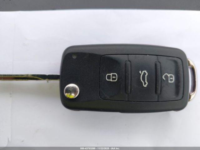 Volkswagen Jetta 2.0l S Image 2