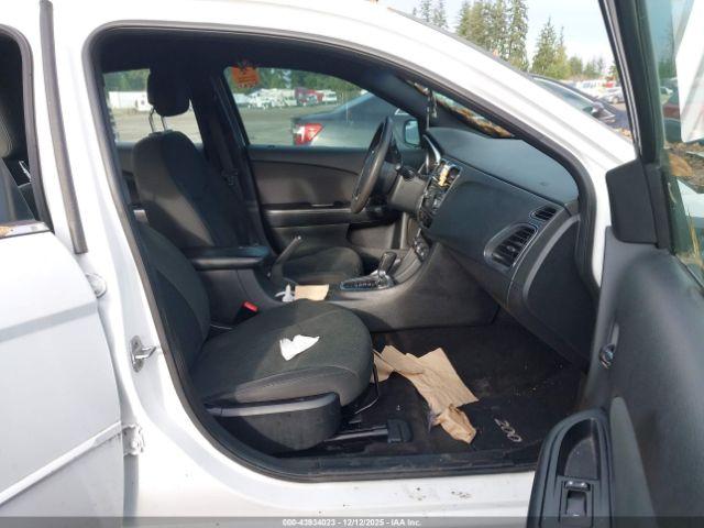 Chrysler 200 Lx Image 9